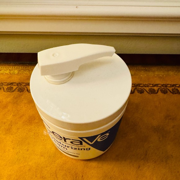 CeraVe Moisturizing Cream Fragrance Free Tub 19 ounce with Pump NEW & Sealed - Picture 2 of 7